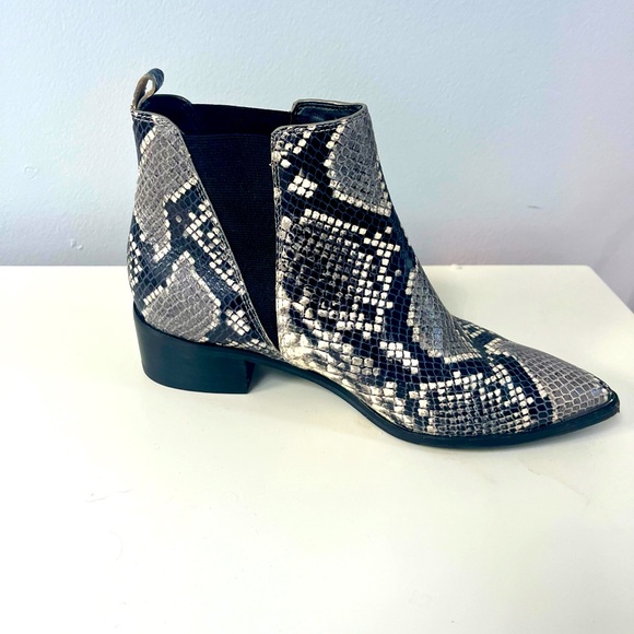 Marc Fisher Chelsea Snake Skin Boot.size 8.50 M - Picture 5 of 7